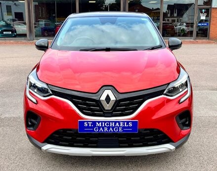 Renault Captur ICONIC TCE 5