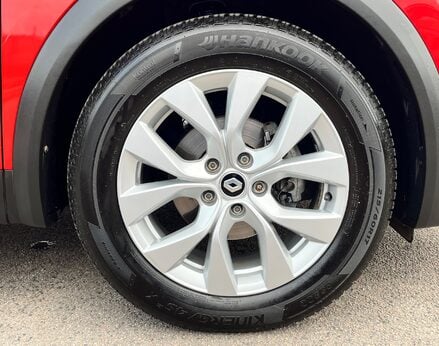 Renault Captur ICONIC TCE 16