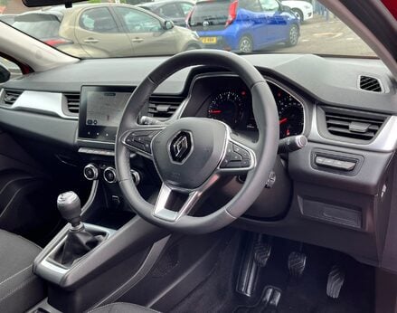 Renault Captur ICONIC TCE 18