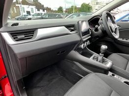 Renault Captur ICONIC TCE 17