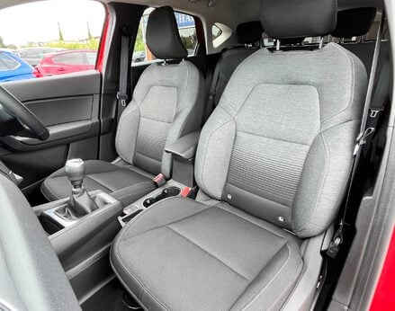 Renault Captur ICONIC TCE 63