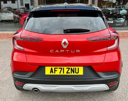 Renault Captur ICONIC TCE 6