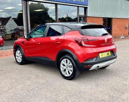 Renault Captur ICONIC TCE 9