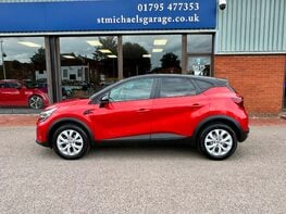 Renault Captur ICONIC TCE 11