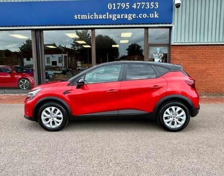 Renault Captur ICONIC TCE 11