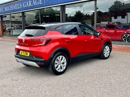 Renault Captur ICONIC TCE 8