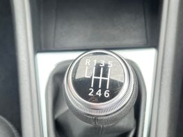 Renault Captur ICONIC TCE 52