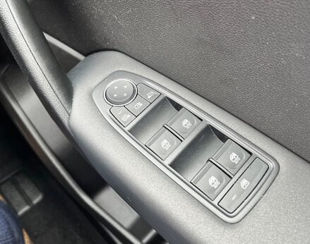 Renault Captur ICONIC TCE 61