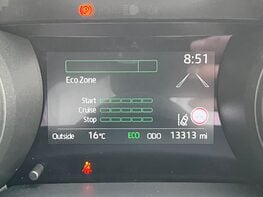 Toyota Yaris DESIGN FHEV 24