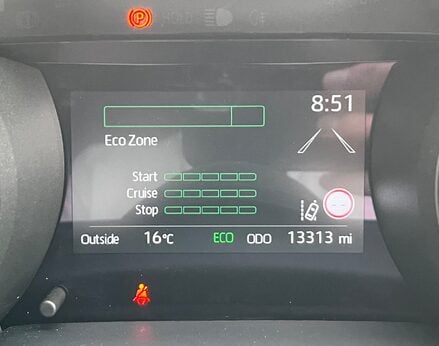 Toyota Yaris DESIGN FHEV 24
