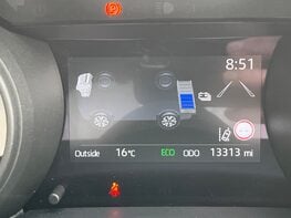 Toyota Yaris DESIGN FHEV 26