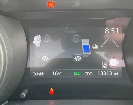 Toyota Yaris DESIGN FHEV 26