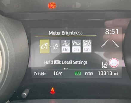 Toyota Yaris DESIGN FHEV 27
