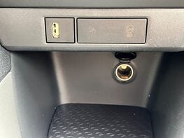 Toyota Yaris DESIGN FHEV 40