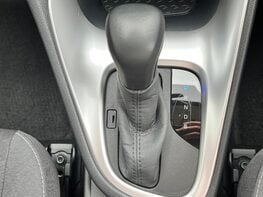 Toyota Yaris DESIGN FHEV 41
