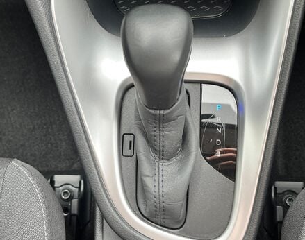 Toyota Yaris DESIGN FHEV 41