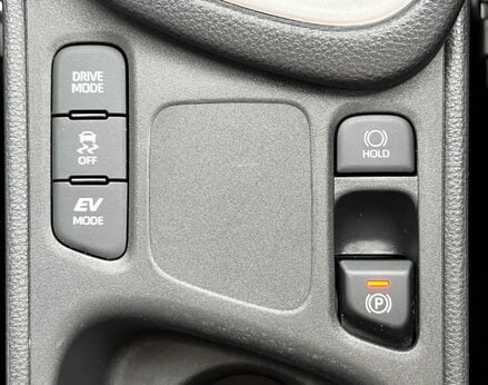 Toyota Yaris DESIGN FHEV 42