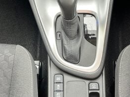Toyota Yaris DESIGN FHEV 43