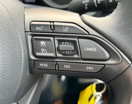 Toyota Yaris DESIGN FHEV 45