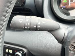 Toyota Yaris DESIGN FHEV 46