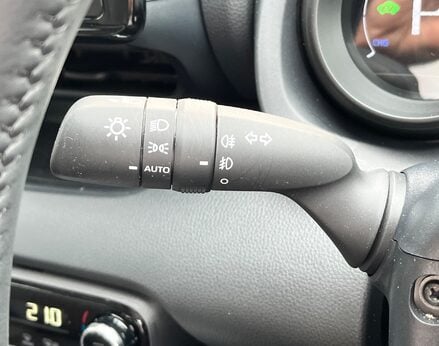 Toyota Yaris DESIGN FHEV 46