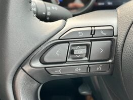 Toyota Yaris DESIGN FHEV 44