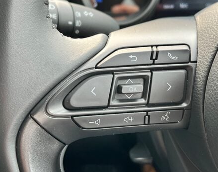 Toyota Yaris DESIGN FHEV 44