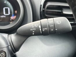 Toyota Yaris DESIGN FHEV 47