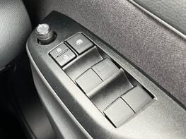 Toyota Yaris DESIGN FHEV 49
