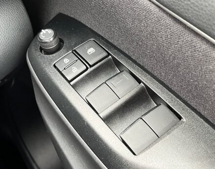 Toyota Yaris DESIGN FHEV 49
