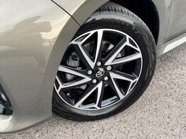 Toyota Yaris DESIGN FHEV 3