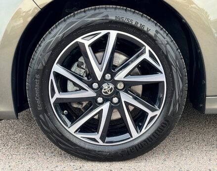 Toyota Yaris DESIGN FHEV 13