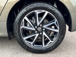 Toyota Yaris DESIGN FHEV 14