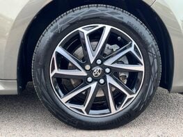 Toyota Yaris DESIGN FHEV 16