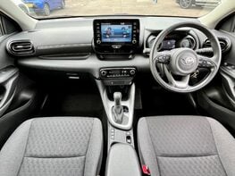 Toyota Yaris DESIGN FHEV 2