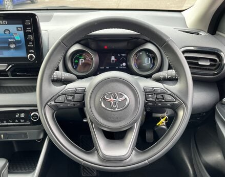 Toyota Yaris DESIGN FHEV 20