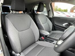 Toyota Yaris DESIGN FHEV 50