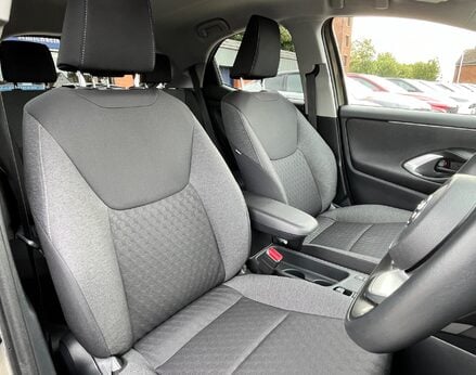 Toyota Yaris DESIGN FHEV 50