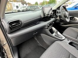 Toyota Yaris DESIGN FHEV 17