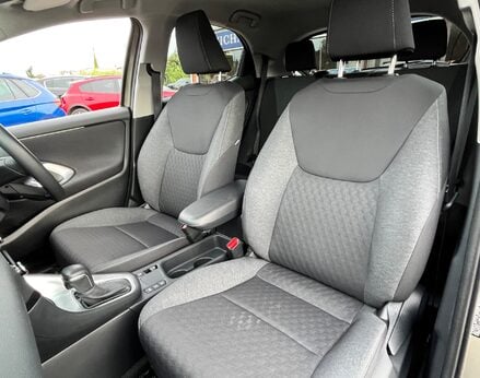 Toyota Yaris DESIGN FHEV 51