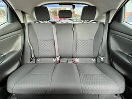 Toyota Yaris DESIGN FHEV 52
