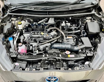Toyota Yaris DESIGN FHEV 7