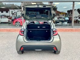 Toyota Yaris DESIGN FHEV 53