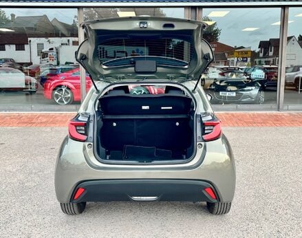 Toyota Yaris DESIGN FHEV 53