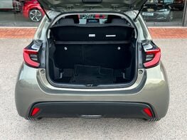 Toyota Yaris DESIGN FHEV 54
