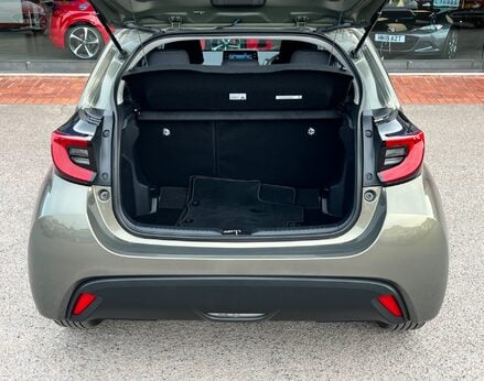 Toyota Yaris DESIGN FHEV 54