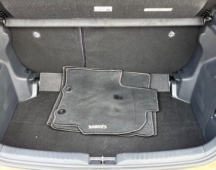Toyota Yaris DESIGN FHEV 55