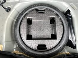 Toyota Yaris DESIGN FHEV 57