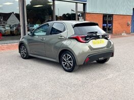 Toyota Yaris DESIGN FHEV 9