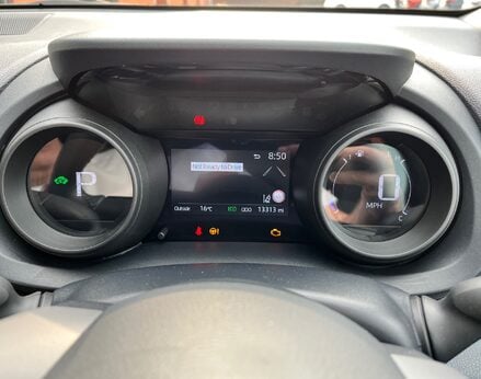 Toyota Yaris DESIGN FHEV 21